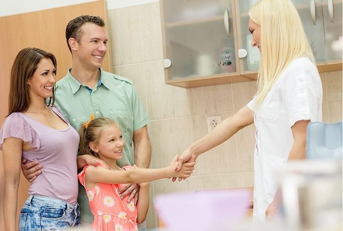 improve relationship with nanny, family, mother, father, parents, daughter, child, nanny, woman, blonde, brunette, pink, flowers, green, white, jeans, handshake