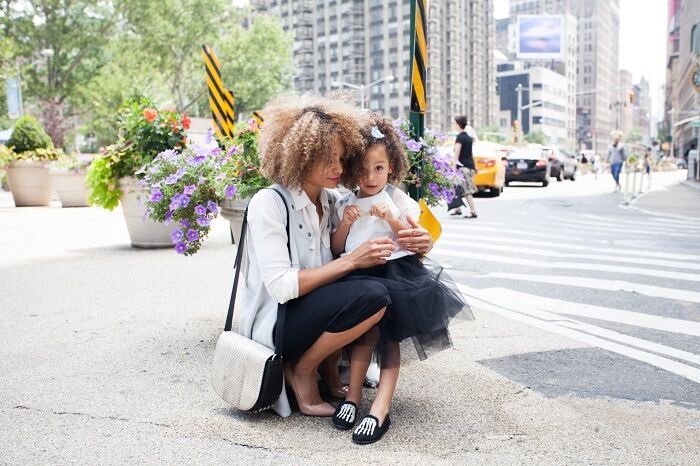 city, women, skirt, purse, girl, daughter, mother, flowers, celebrate your nanny, ideas to celebrate your nanny